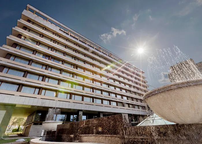 Hotel Aro Palace